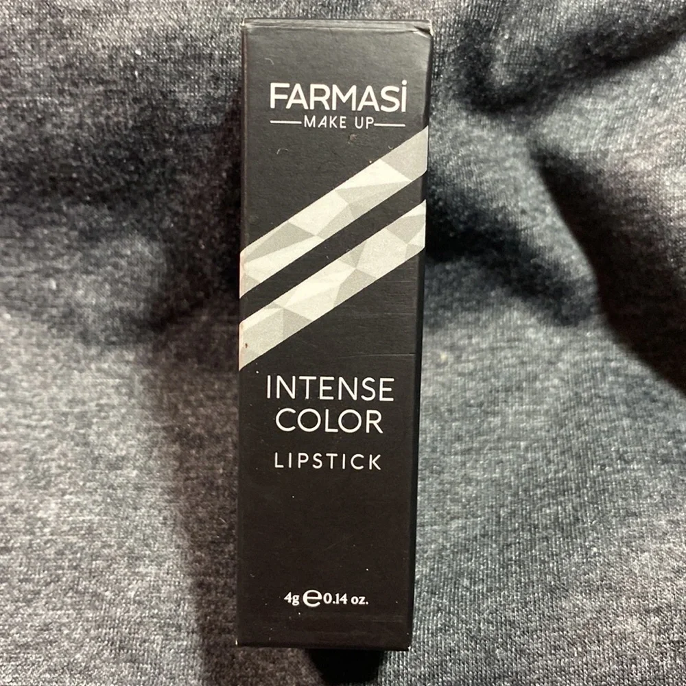 Farmasi intense color lipstick.